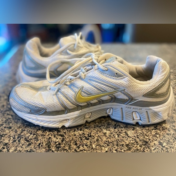 Nike Tennis Shoes - Picture 2 of 6